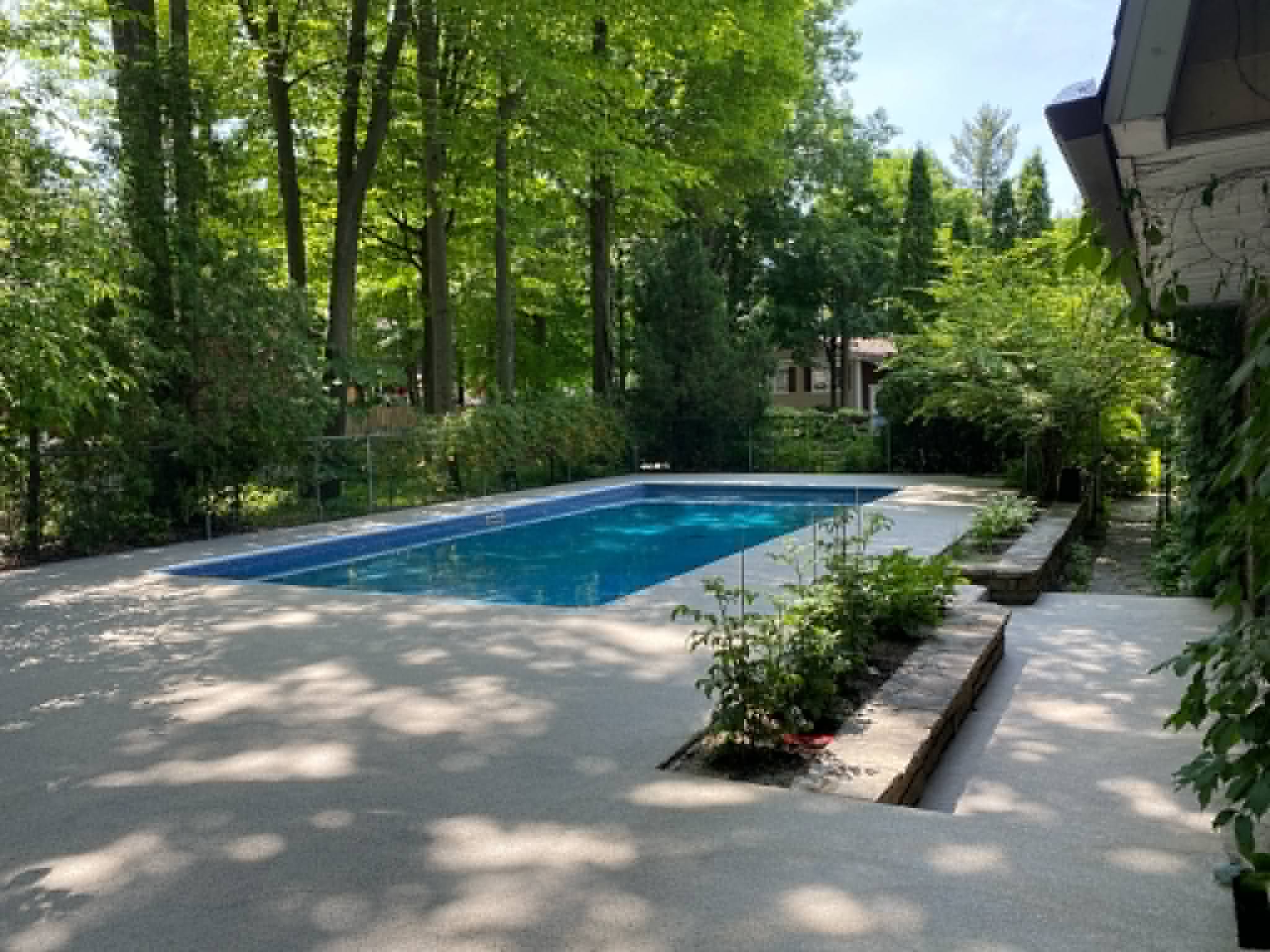 Contours de piscine